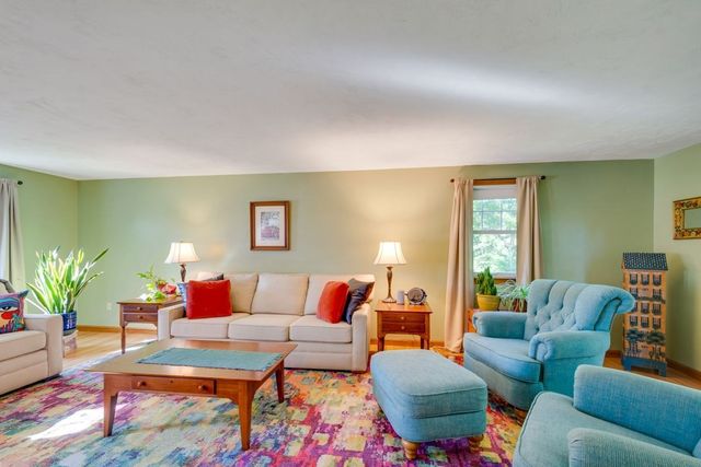 9 Beatty Ln, Easton, MA 02375