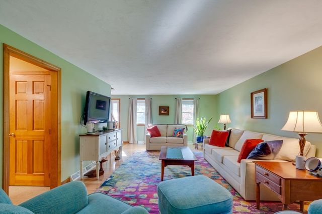 9 Beatty Ln, Easton, MA 02375