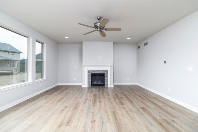 55641 Laurel Oaks Lane 8, Shelby Twp, MI 48315