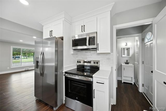 1418 W 13 Mile Road, Royal Oak, MI 48073