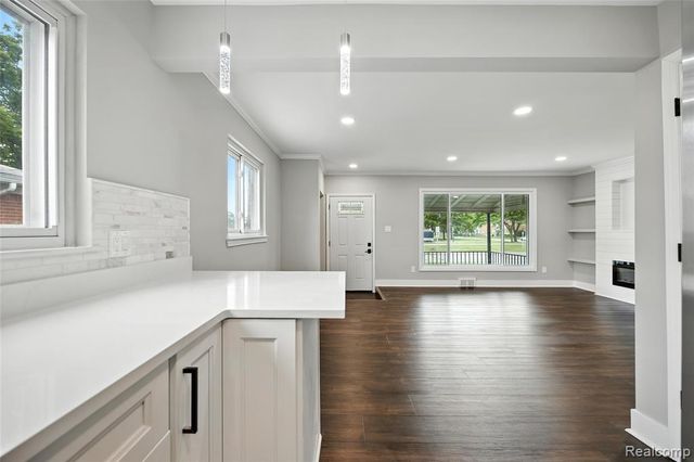 1418 W 13 Mile Road, Royal Oak, MI 48073