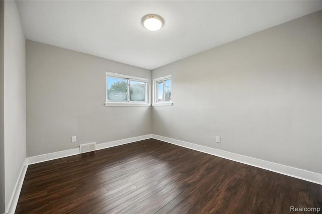 1418 W 13 Mile Road, Royal Oak, MI 48073