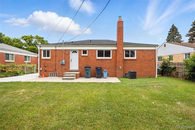 1418 W 13 Mile Road, Royal Oak, MI 48073