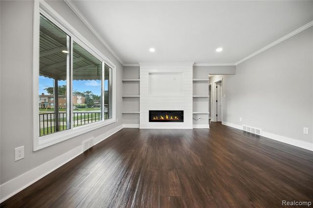 1418 W 13 Mile Road, Royal Oak, MI 48073