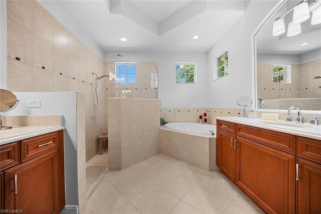 7692 Cottesmore DR, Naples, FL 34113