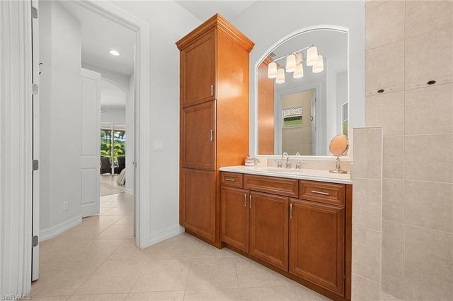 7692 Cottesmore DR, Naples, FL 34113