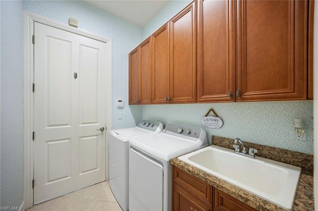 7692 Cottesmore DR, Naples, FL 34113