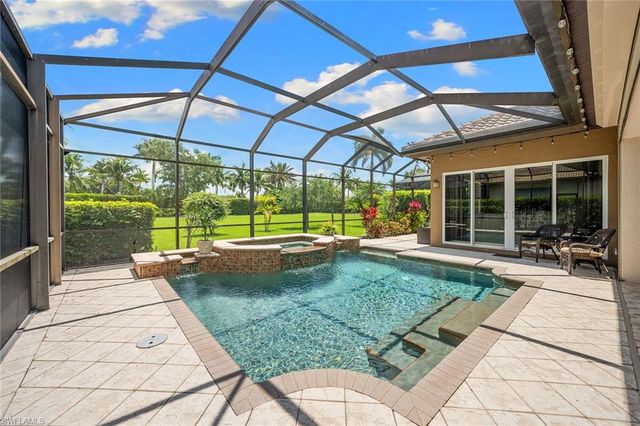 7692 Cottesmore DR, Naples, FL 34113