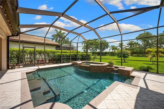 7692 Cottesmore DR, Naples, FL 34113