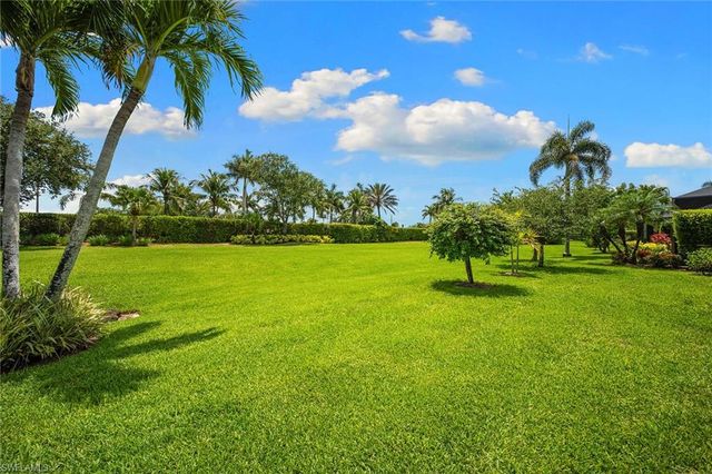 7692 Cottesmore DR, Naples, FL 34113