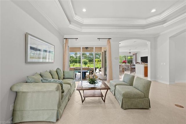 7692 Cottesmore DR, Naples, FL 34113