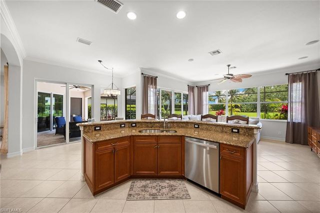 7692 Cottesmore DR, Naples, FL 34113