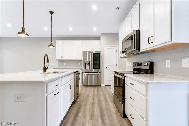 850 S Parkside Drive, Westlake, OH 44145