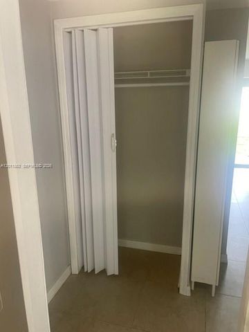 1041 NE 35th Street, Oakland Park, FL 33334