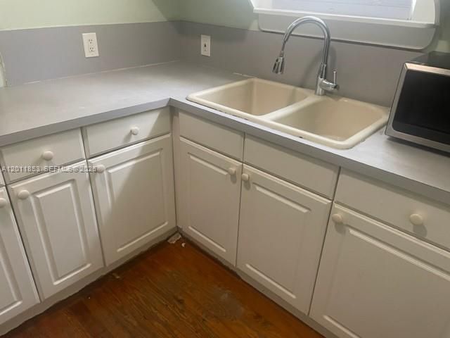 1041 NE 35th Street, Oakland Park, FL 33334