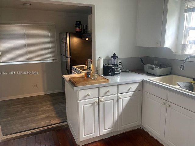 1041 NE 35th Street, Oakland Park, FL 33334