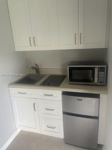 1041 NE 35th Street, Oakland Park, FL 33334