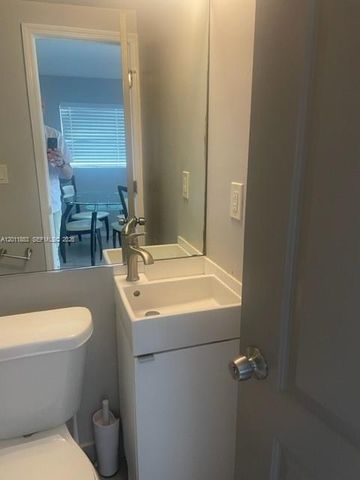 1041 NE 35th Street, Oakland Park, FL 33334