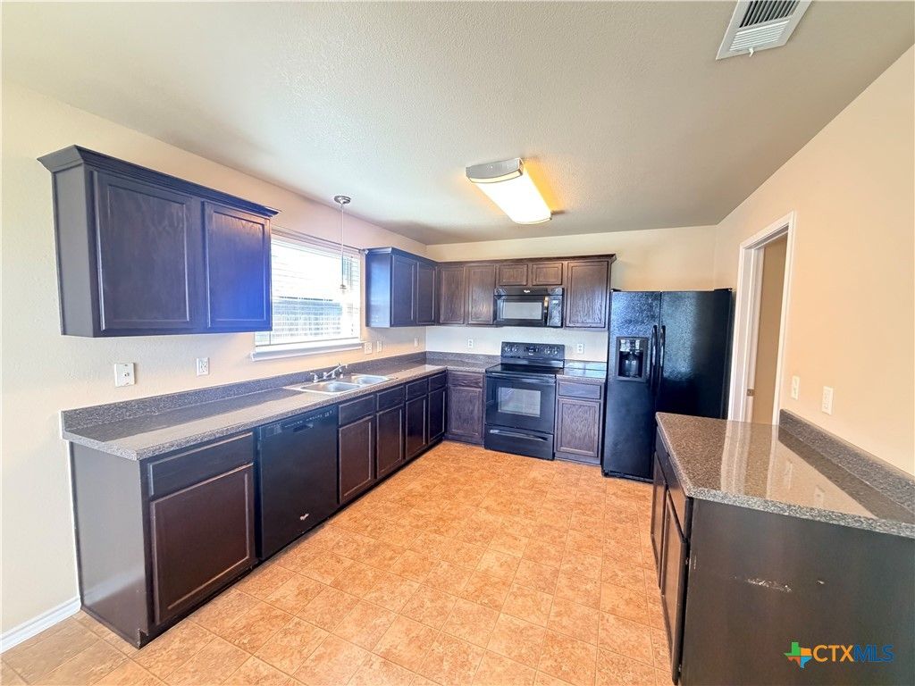 Image 11 of property listing at 2115 Jefferson Court, Belton, TX 76513