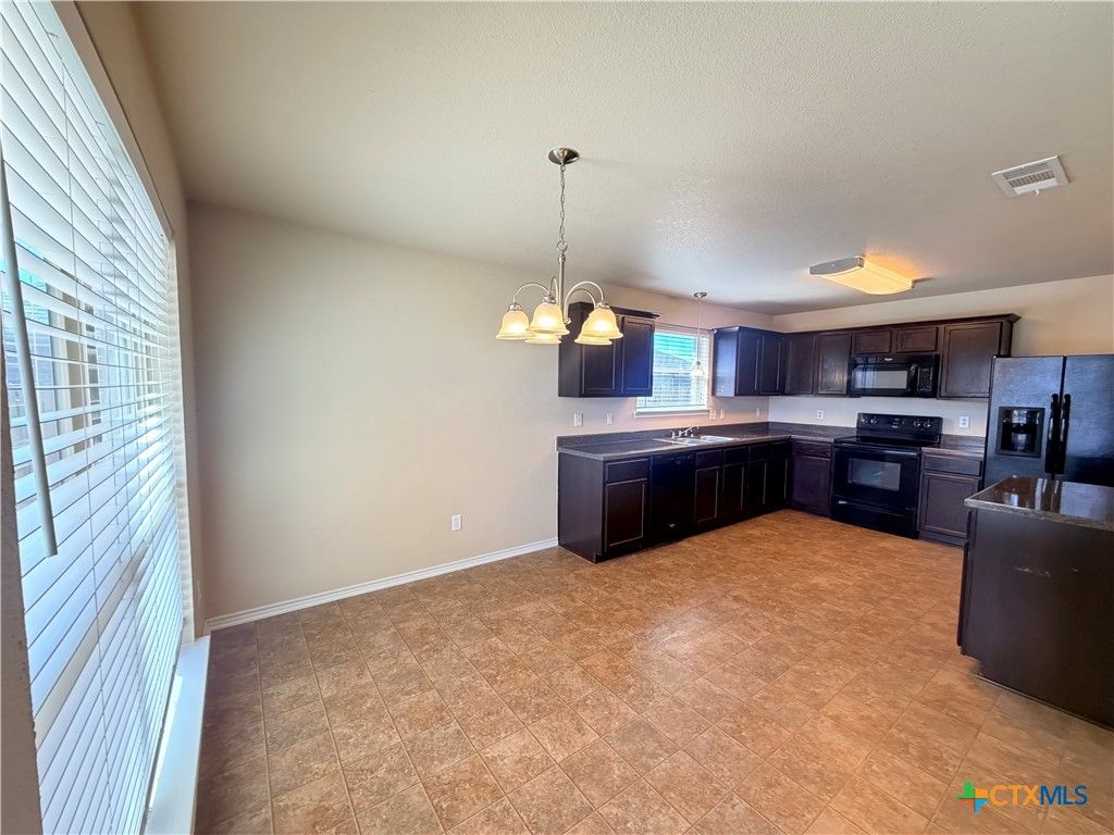 Image 13 of property listing at 2115 Jefferson Court, Belton, TX 76513