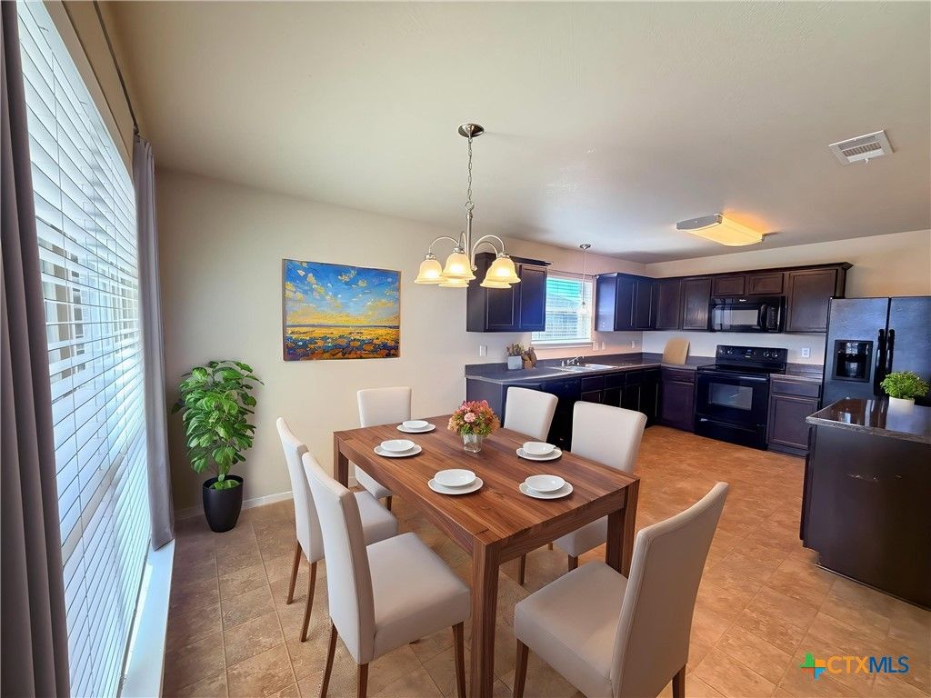 Image 4 of property listing at 2115 Jefferson Court, Belton, TX 76513