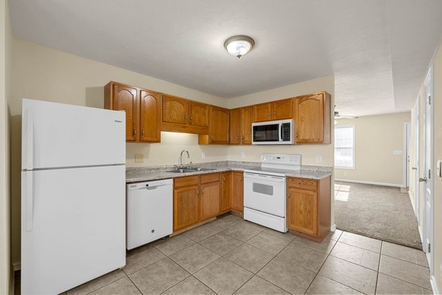 2332 Raleigh Ct Apt 6, Clarksville, TN 37043