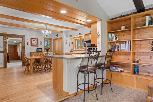 N9523 N River ROAD, Ixonia, WI 53036