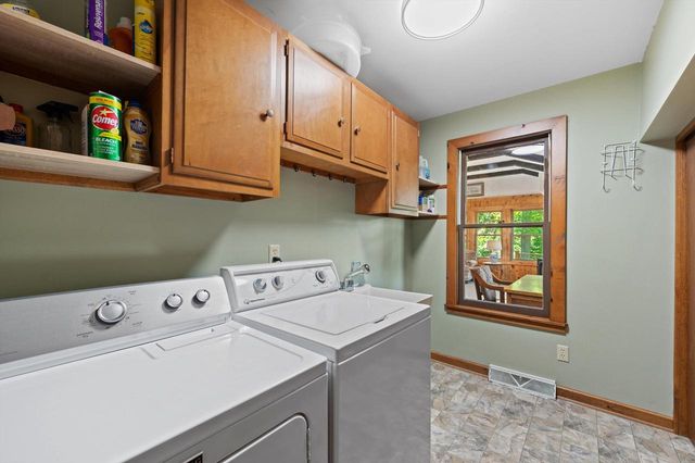 N9523 N River ROAD, Ixonia, WI 53036