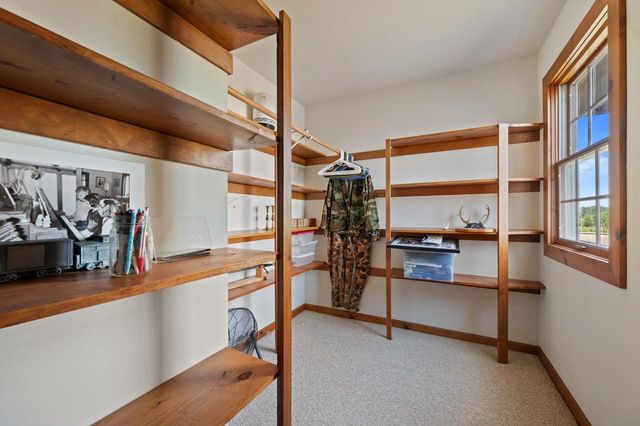 N9523 N River ROAD, Ixonia, WI 53036