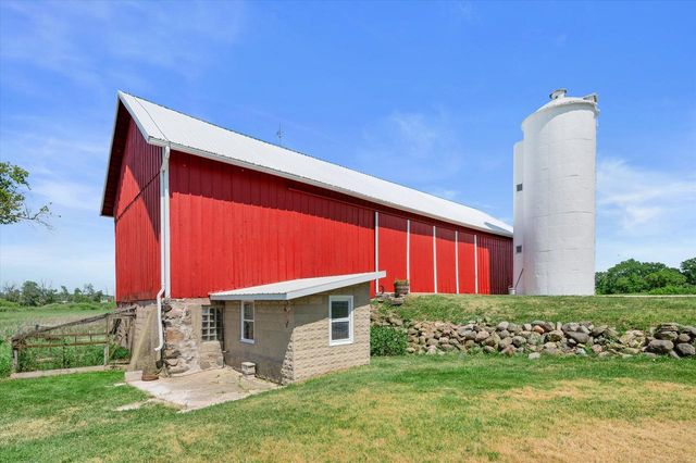 N9523 N River ROAD, Ixonia, WI 53036