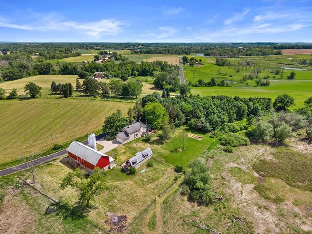 N9523 N River ROAD, Ixonia, WI 53036