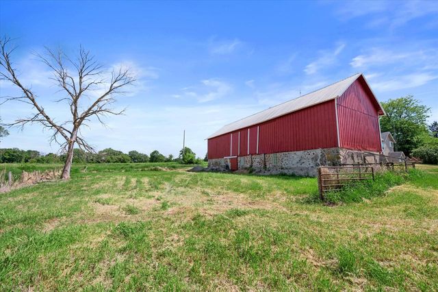 N9523 N River ROAD, Ixonia, WI 53036