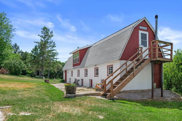 N9523 N River ROAD, Ixonia, WI 53036