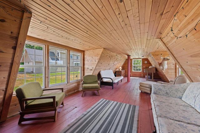 N9523 N River ROAD, Ixonia, WI 53036