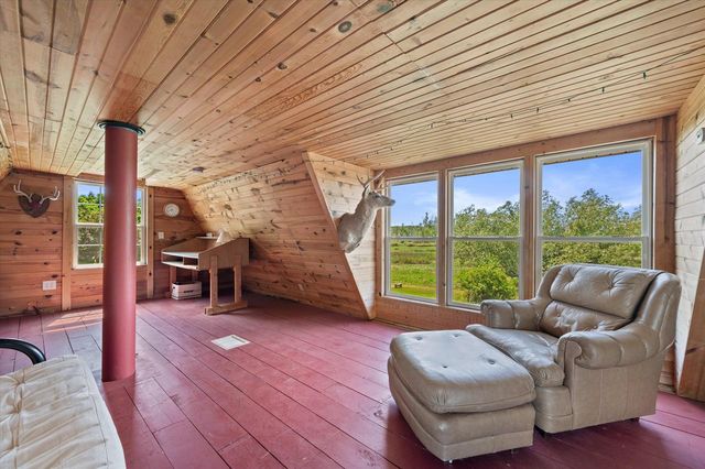 N9523 N River ROAD, Ixonia, WI 53036