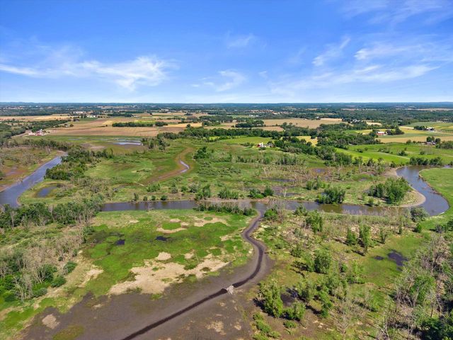 N9523 N River ROAD, Ixonia, WI 53036