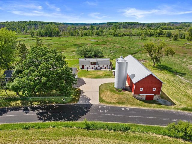 N9523 N River ROAD, Ixonia, WI 53036