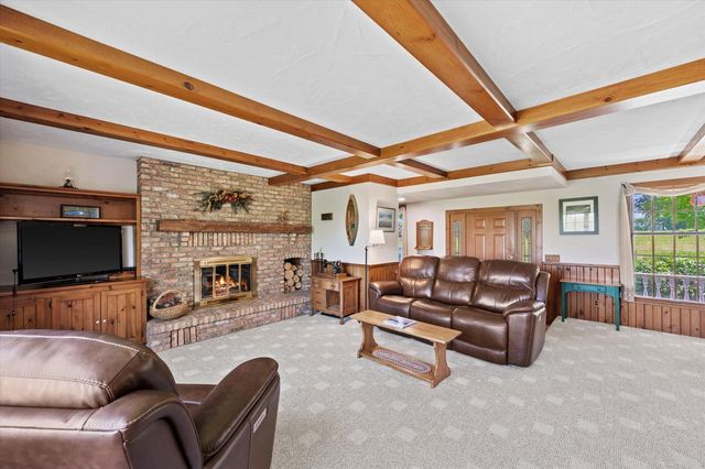 N9523 N River ROAD, Ixonia, WI 53036