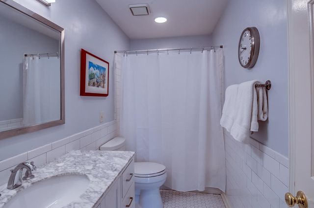 2825 OLD ELM LN, Germantown, TN 38138