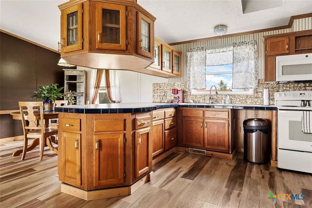 820 County Road 454, Taylor, TX 76574