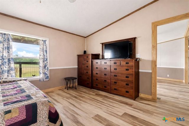 820 County Road 454, Taylor, TX 76574