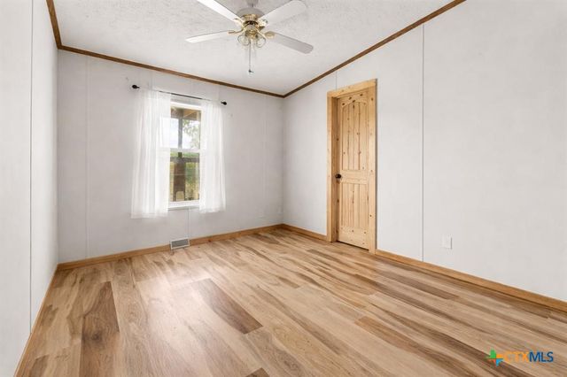 820 County Road 454, Taylor, TX 76574