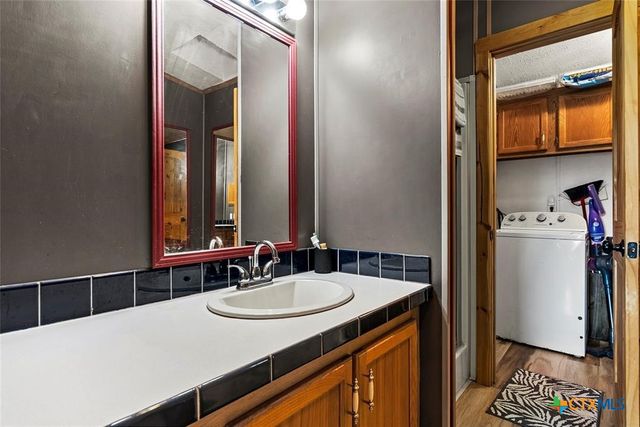 820 County Road 454, Taylor, TX 76574