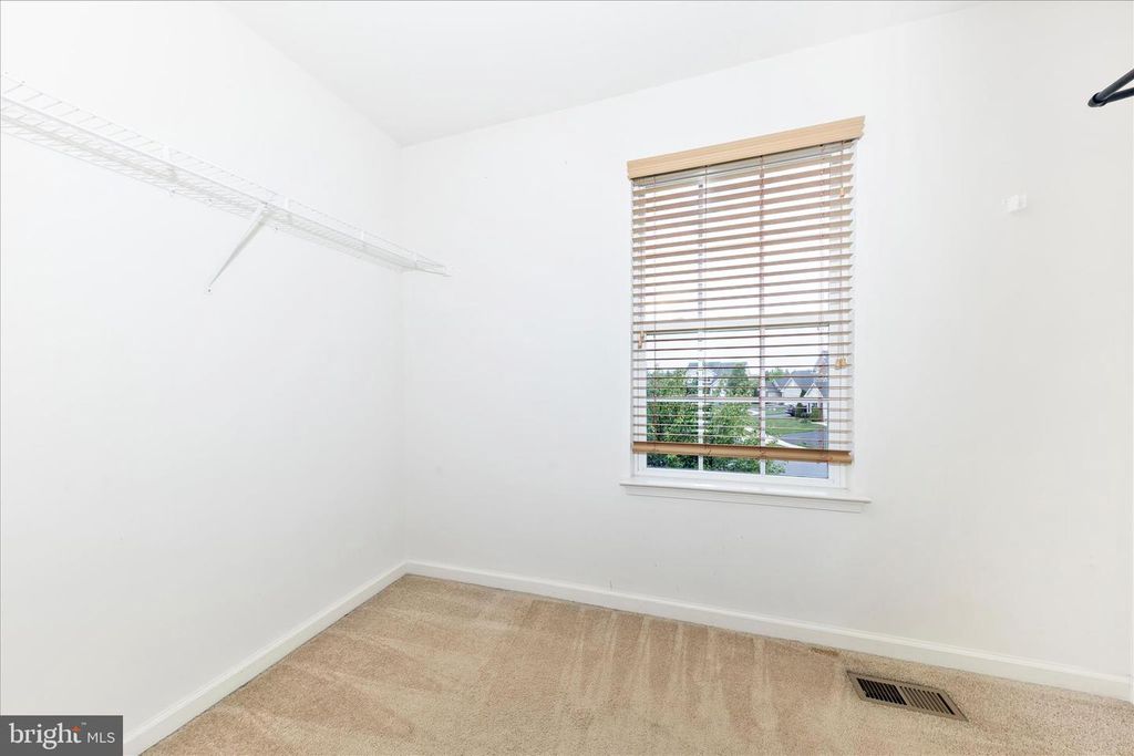 Image 17 of property listing at 1954 MORAN DR, Frederick, MD 21702