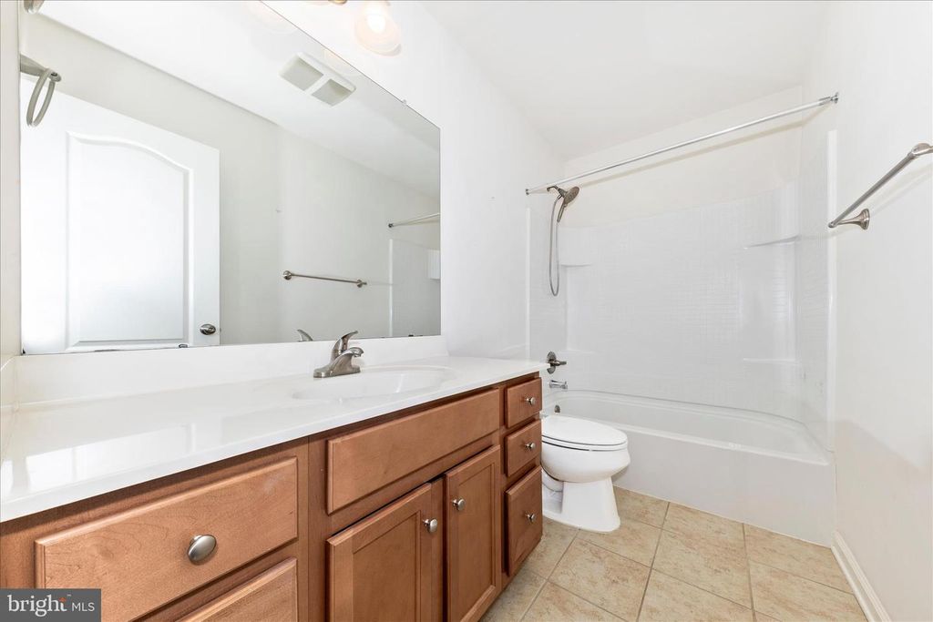 Image 24 of property listing at 1954 MORAN DR, Frederick, MD 21702