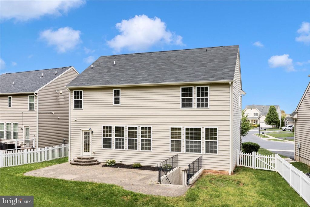 Image 38 of property listing at 1954 MORAN DR, Frederick, MD 21702
