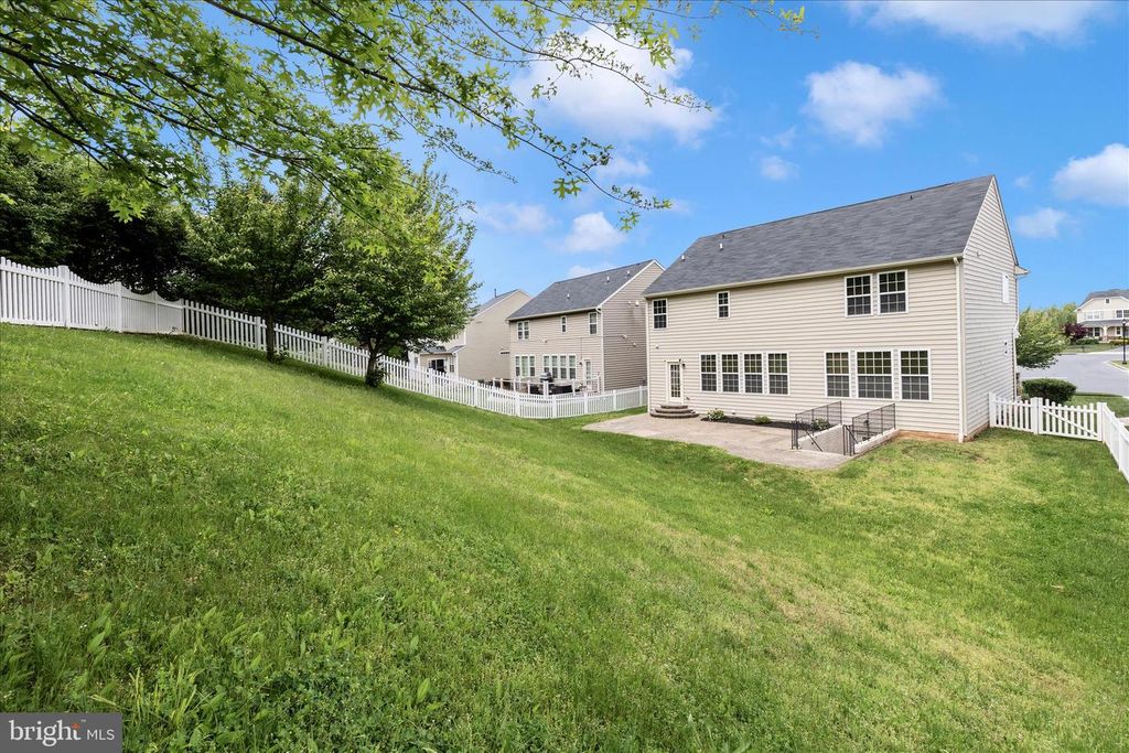 Image 39 of property listing at 1954 MORAN DR, Frederick, MD 21702