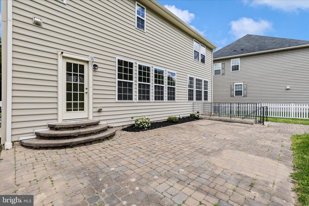 Image 42 of property listing at 1954 MORAN DR, Frederick, MD 21702