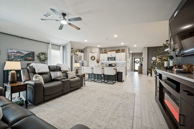 5529 Legends Way, Krum, TX 76249