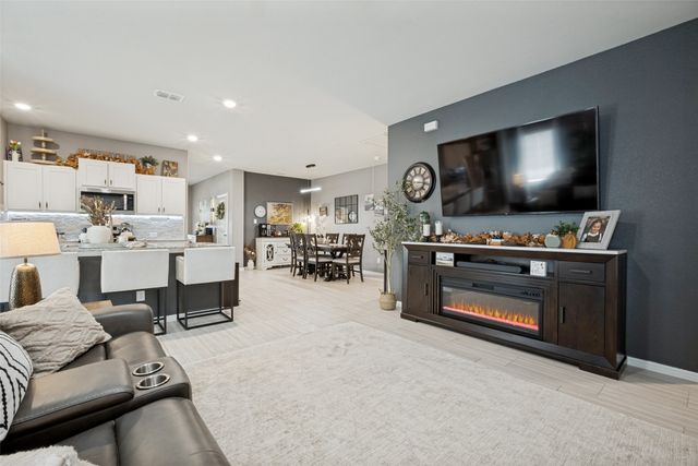 5529 Legends Way, Krum, TX 76249